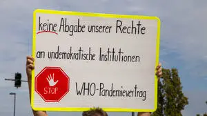 Coronamaßnahmen gibt es keine mehr, Maßnahmengegner haben sich mit dem Pandemieabkommen, das aktuell von Mitgliedsstaaten der WHO verhandelt wird, eine neue Angriffsfläche gesucht