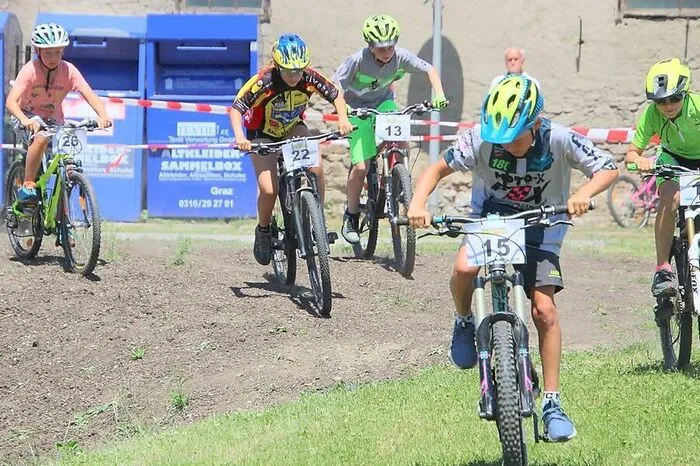 Auch für die Kinder gab es ein buntes Programm im Erlebnisland und bei einem Radrennen.     