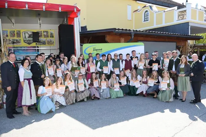 .... wurden an verdiente Mitglieder der Ortsgruppen aus dem Bezirk Voitsberg die Leistungsabzeichen für besondere Leistungen übergeben.