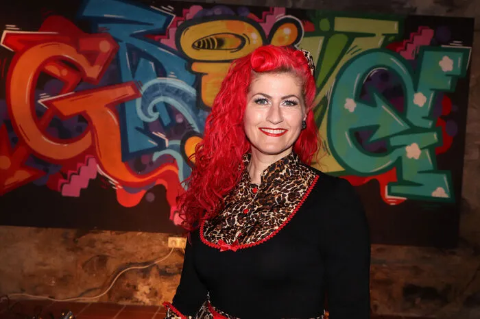 Die Ausstellung ist bis 3. April 2020, Montag bis Samstag, 14 bis 20 Uhr und während der Veranstaltungen des kfa geöffnet.Am Foto die Rockabilly-Modeversandunternehmerin Birgit "Tschindererlla" Tschinder aus Villach.