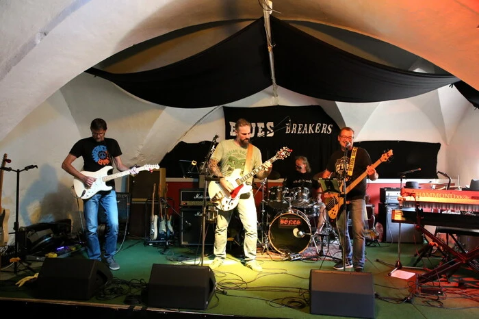 Zuvor hatte jedoch die St. Veiter Formation „Lazy Bones“ ... 
