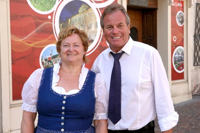 Die St. Veiter Chorbeauftragte Elfriede Tremschnig (links) lud in Zusammenarbeit mit dem Kärntner Bildungswerk und der Stadtgemeinde St. Veit am Samstagvormittag zum Konzert auf den Hauptplatz der Herzogstadt. 