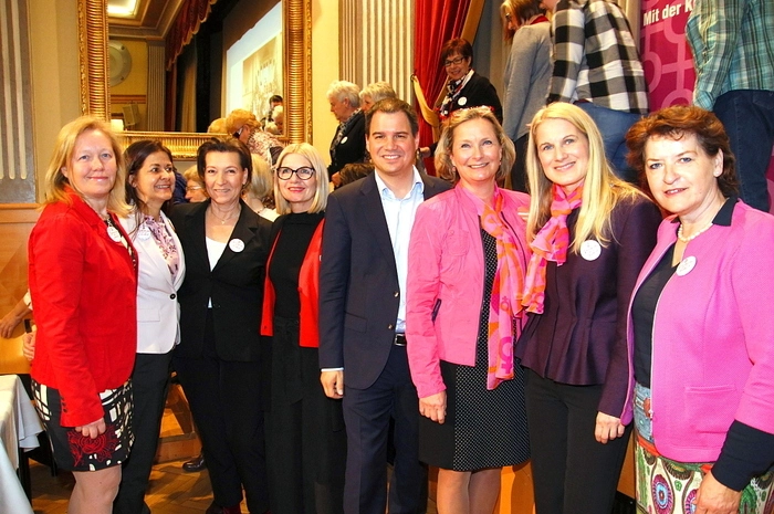 Verena Nussbaum, Doris Kampus, Gabriele Heinisch-Hosek, Gabriele Kolar, Michael Schickhofer, Bettina Vollath, Elisabeth Grossmann und Ursula Lackner