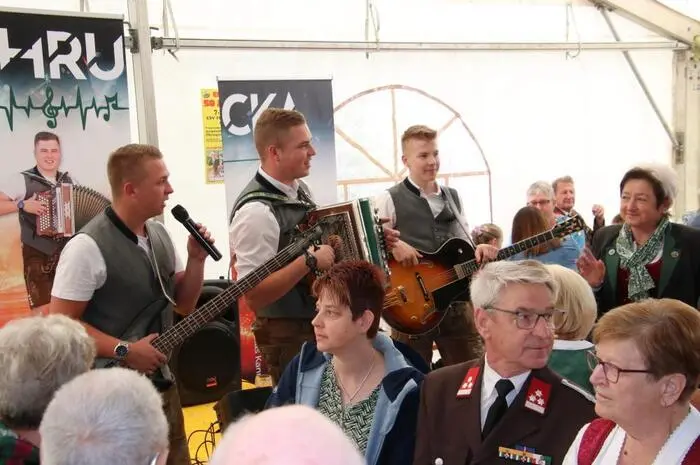 Für eine zünftige musikalische Frühschoppen-Stimmung sorgten „Die Nochrucka“. 
