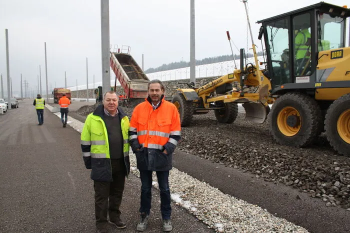 Wolfgang Litschauer und ÖBB-Projektleiter Dietmar Schubel auf der Baustelle.