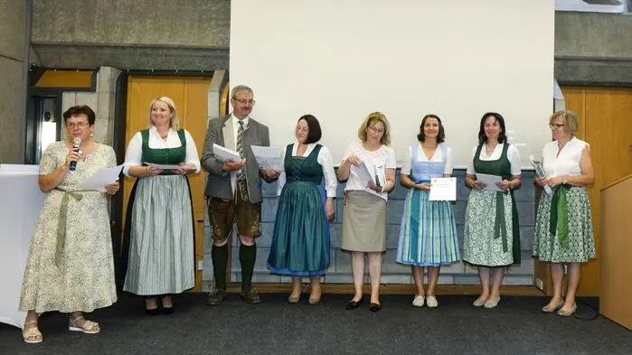 Mit der feierlichen Verleihung der Facharbeiterbriefe endete an der Fachschule für Land- und Ernährungswirtschaft Großlobming (FSLE) für 18 Schülerinnen und einen Schüler eine prägende dreijährige Ausbildungszeit.