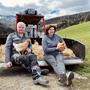 Gerhard und Karin Forcher mit ihren glücklichen Hühnern
