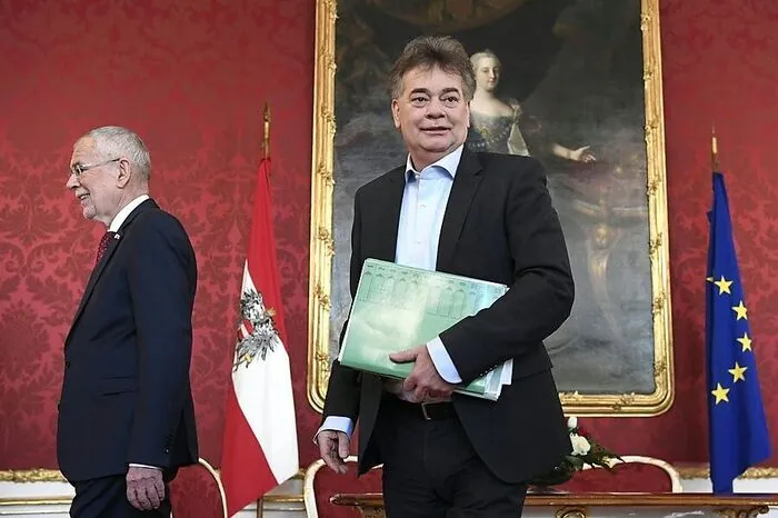 Sebastian Kurz und Werner Kogler berichteten dem Staatsoberhaupt persönlich von der türkis-grünen Einigung und legten ihm in dem gemeinsamen Gespräch die Pläne der Regierung dar.