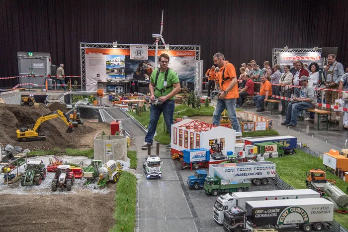 In eine Miniaturwelt versinken können groß und klein bei der Modellbauausstellung.