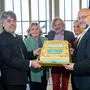 Die Klagenfurter Stadtpolitik überreichte eine Torte
