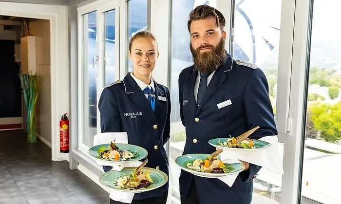 Es ist angerichtet, auf der Tour mit dem Cabriobus beim Restaurant Nova Air