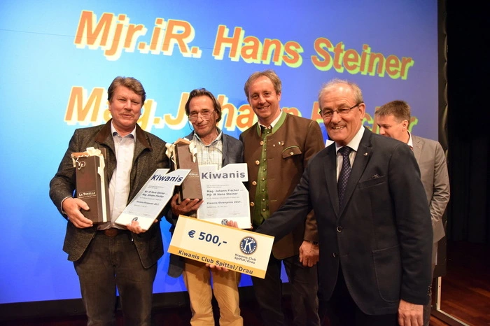 Den Ehrenpreis erhielten Hans Steiner und Johann Fischer für ihr Mädchen-Schulprojekt in Nepal. Der Preis wurde gesponsert von Landtagsabgeordnetem Ferdinand Hueter.