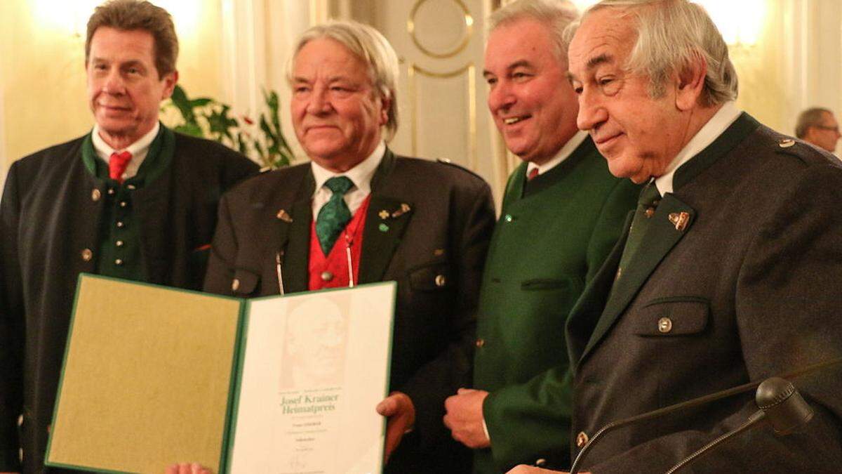 Ratschenbauer Franz Ederer (2. v. li.) erhielt den Josef-Krainer-Heimatpreis