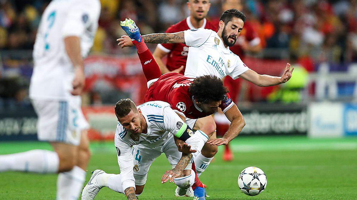 Sergio Ramos foult Mo Salah