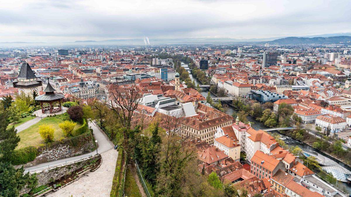 Den Blick vom Schloßberg auf Graz wollen wieder mehr Touristen als zuletzt genießen