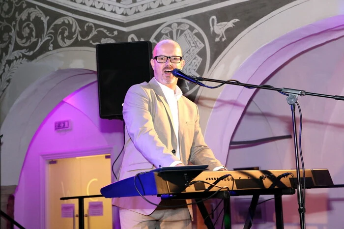 Mit im Gepäck hatten die Vollblutmusiker auch ihren neuesten Tonträger „Die Schritte von dir“, der übrigens in St. Veit erstmals präsentiert wurde. 