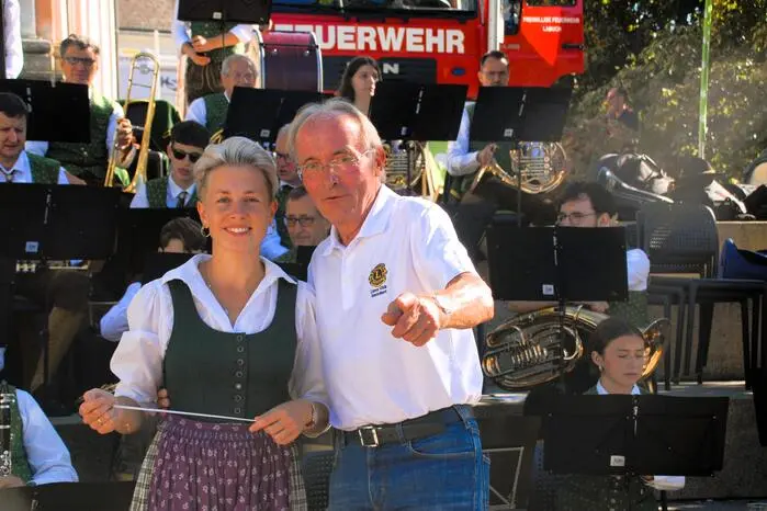 Den musikalischen Auftakt gestaltete die Stadtkapelle Gleisdorf unter der Leitung von Kapellmeisterin Yvonne Forcher, gefolgt vom Duo „2KW“. 