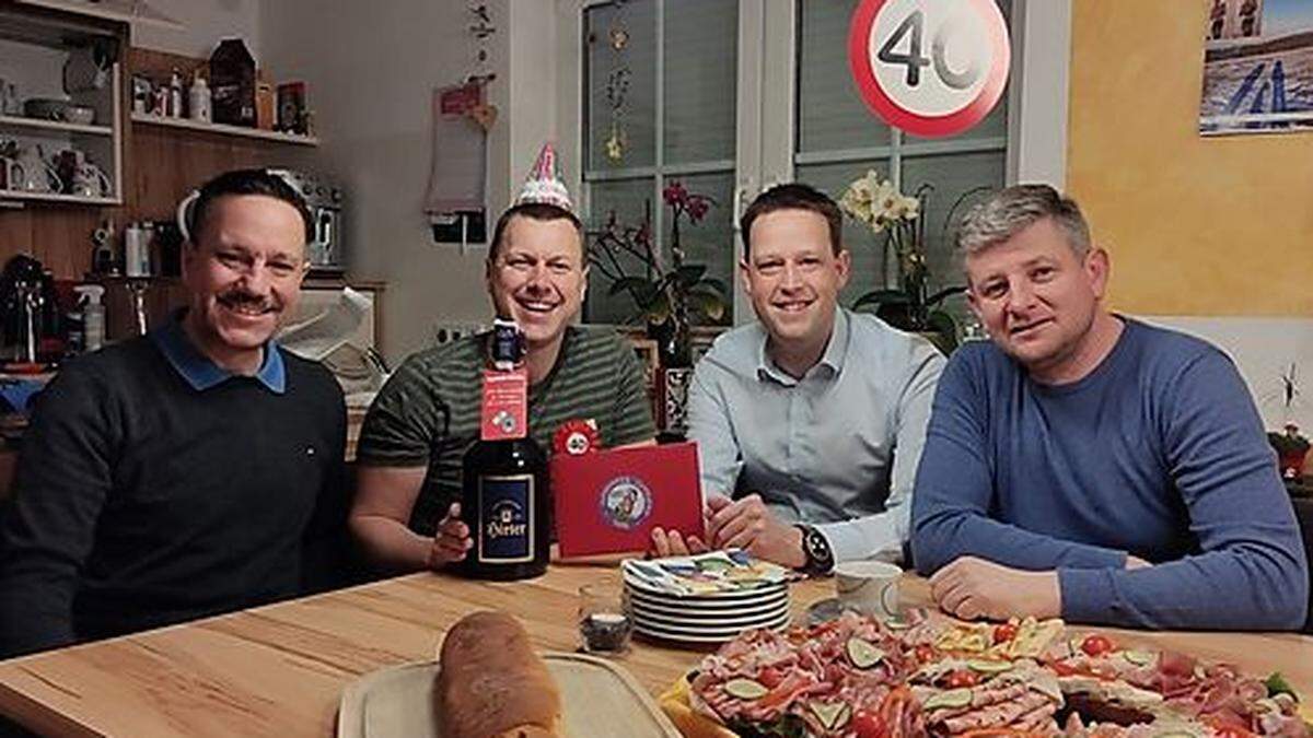 Kommandant-Stellvertreter  Markus Zuschnig, Geburtstagskind Christian Taferner, Kameradschaftsvertreter Wilhelm Mitterdorfer und Roland Maurer 