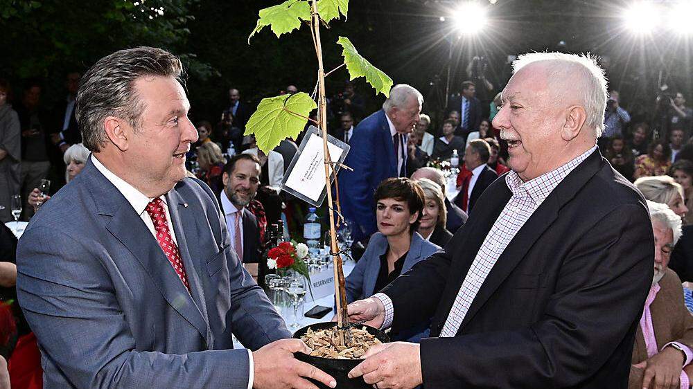 Wiens Ex-Bürgermeister Michael Häupl und sein Nachfolger Michael Ludwig (links)