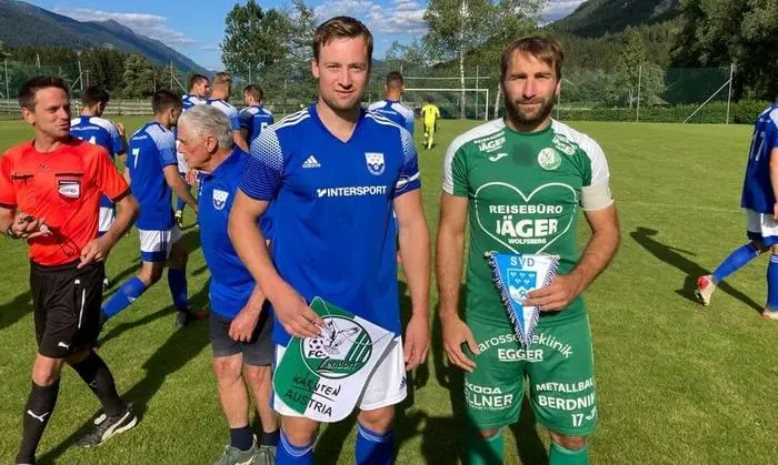 Daniel Wernisch (Dellach) und Mario Zagler (Lendorf) vor dem Festspiel im Waldbadstadion