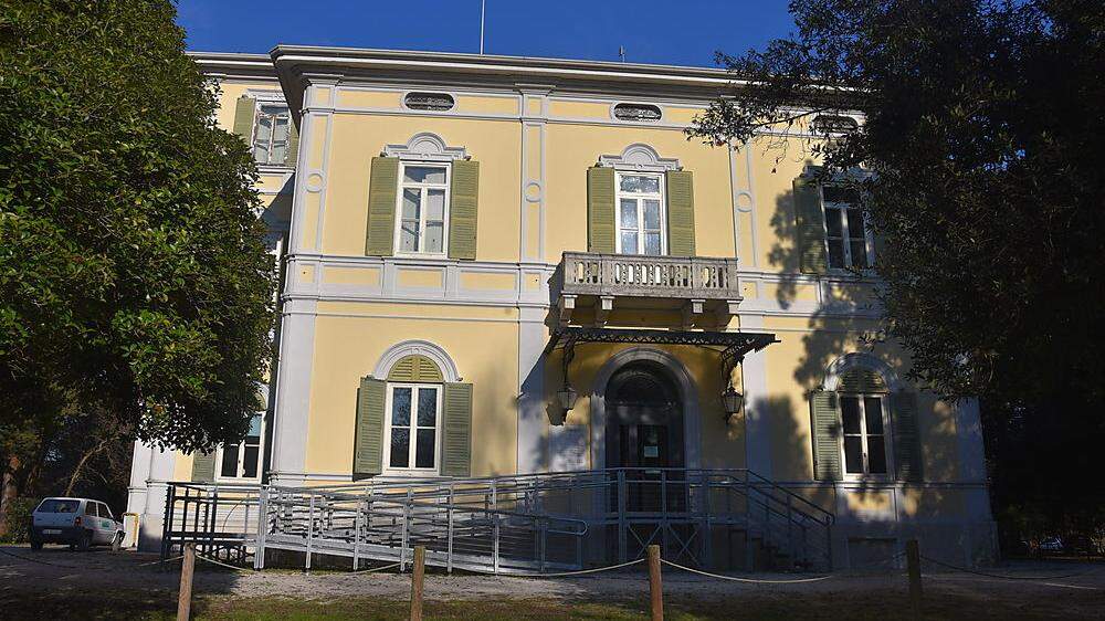 Der derzeitige Haupteingang der Villa Carinzia in Pordenone