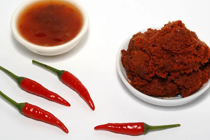 Heiß,heiß,heiß:Chili wirkt auf Magen und Milz, fördertdie Verdauung, regt die Durchblutung an und soll auch aphrodisierend wirken. Die Dosis macht das Gift. Chili-Novizen nähern sich langsam an und lassen sich nichtzum Chili-Contest hinreißen.