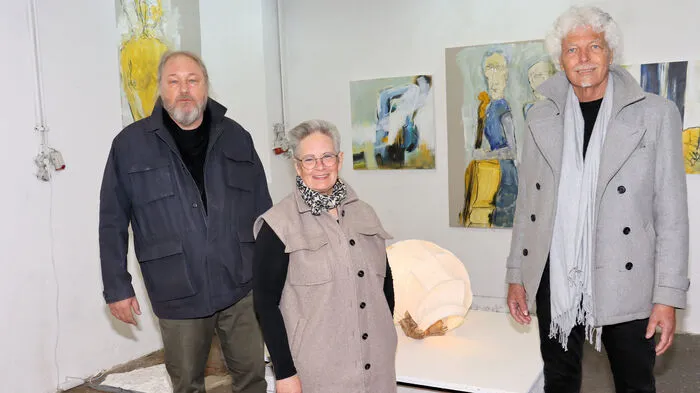 Unter dem Motto "Lichtblicke in Zwischenzeiten" präsentieren die Künstlerin Regina Uedl und die Künstler Wolfgang Finder und Alexander Schuster in der Galerie der Kunstfabrik Lipizzanerheimat in Bärnbach 52 Werke.