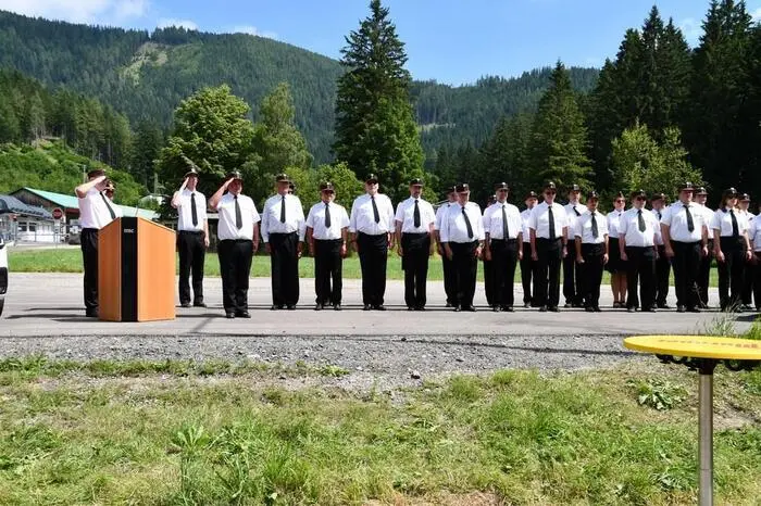 Gleich zu Beginn am Vormittag sind drei Gruppen der Betriebsfeuerwehr zur Branddienstleistungsprüfung angetreten.