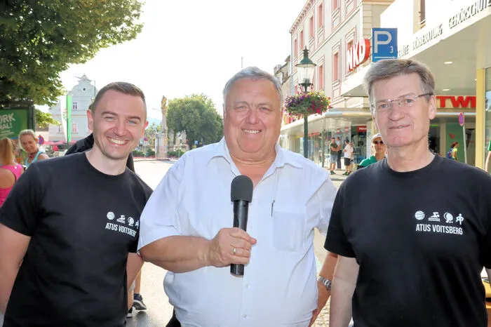 Moderator Franz Sachernegg konnte neben private Läufer auch Teilnehmer von Unternehmen, Institutionen und Vereinen beim Lauf begrüßen.