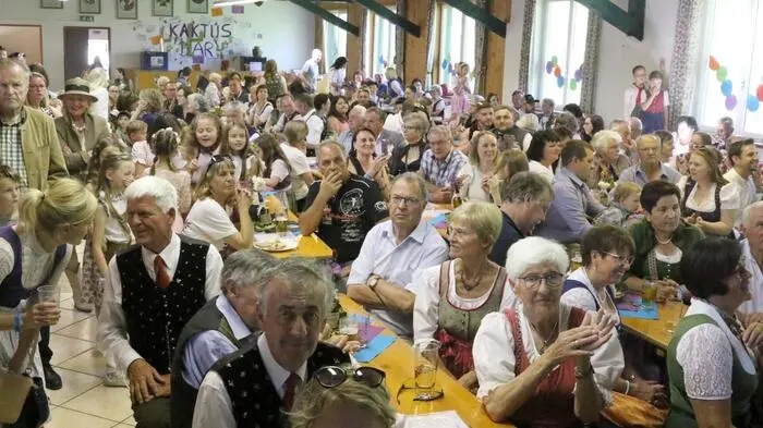 Man muss nicht unbedingt zu den Pfingstfeiertagen nach „Tutto Gas“-Lignano (Italien) reisen, um zu feiern. Auch im kleinen Örtchen Meiselding in der Gemeinde Mölbling war beim Pfingstfest der örtlichen Landjugend (LJ) am Sonntag einiges los.