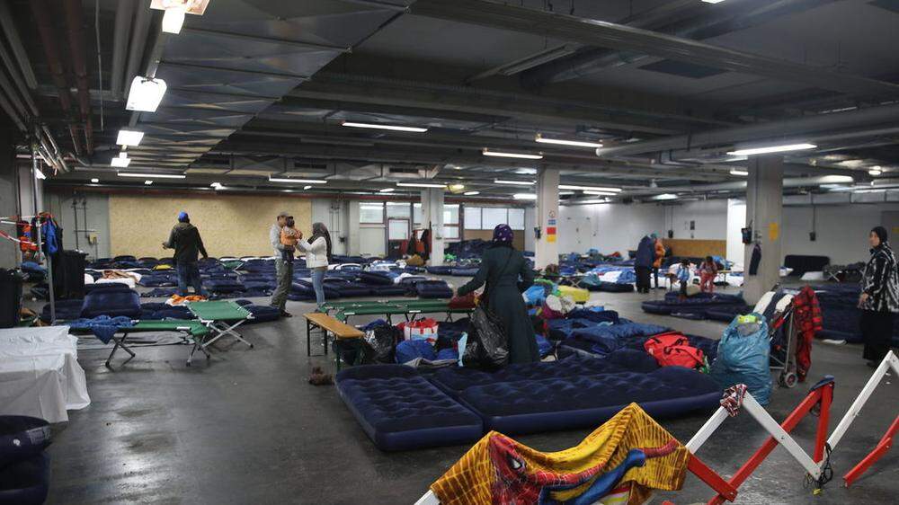 400 Flüchtlinge übernachteten am wieder in der Dullnig-Halle in Klagenfurt 