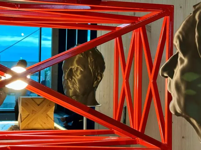 Box mit Durchsicht von Walter Hösel