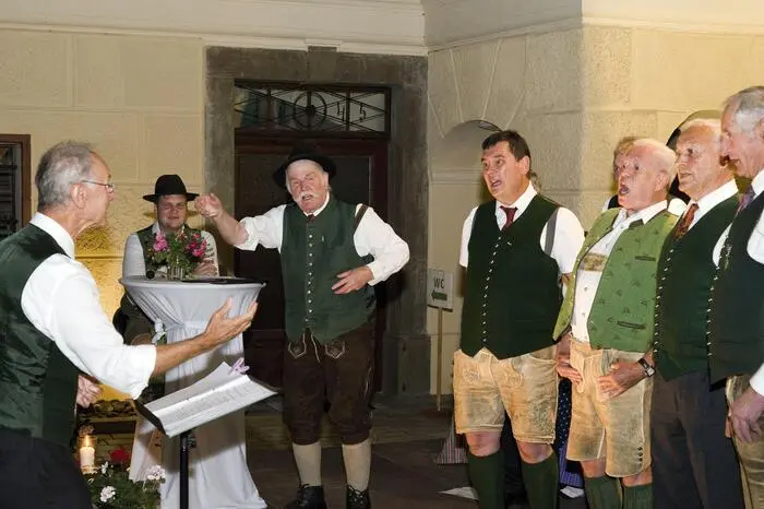  Der Volksliedchor Gaal feiert 2024 sein 20-jähriges Bestehen. Der MGV Gaal, gegründet 1948, trägt seit vielen Jahren zur kulturellen Vielfalt in der Region bei.