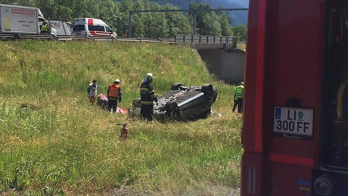 Die Feuerwehr betreute die Verletzten, sorgte für den Brandschutz und die Fahrzeugbergung