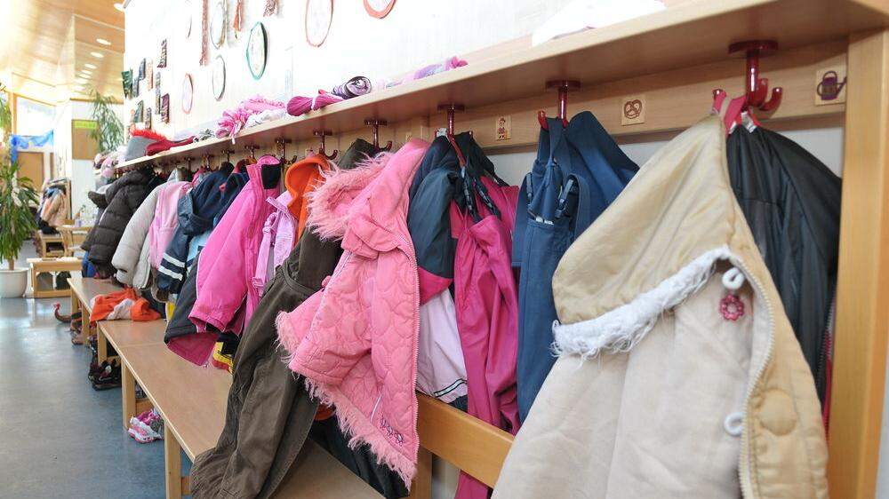 Auch in den Kindergärten bleiben während des 3. Lockdowns wohl wieder viele Garderobenplätze im Kindergarten verwaist
