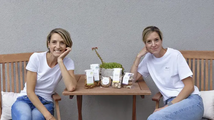 Elisabeth Hussauf und Maria Wallner planen, ihren Lächle-Laden am 1. November zu eröffnen.