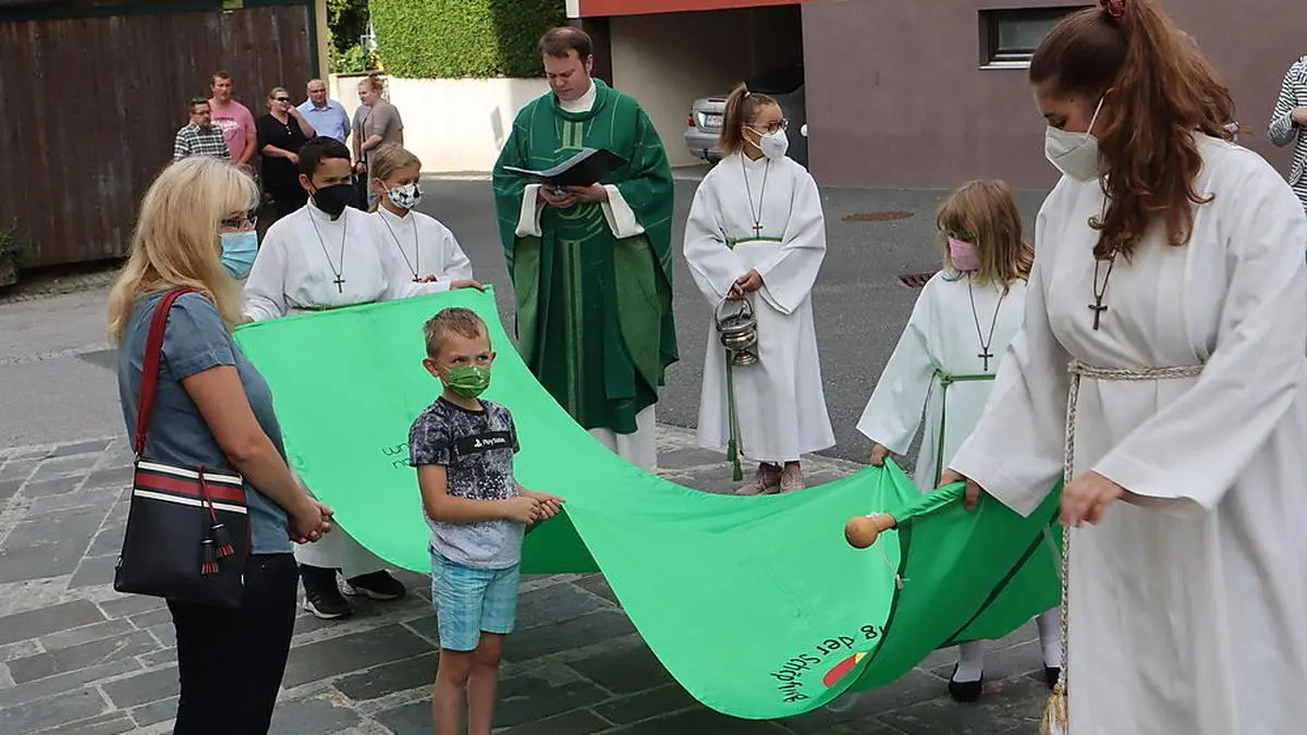 Auch in Friedberg wurde die Schöpfungsfahne gehisst