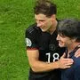DFB-Teamchef Jogi Löw (rechts) mit Leon Goretzka