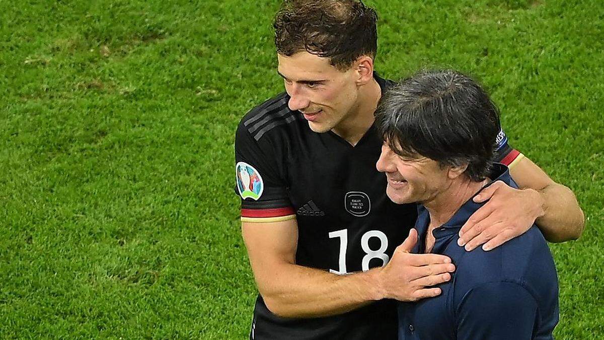 DFB-Teamchef Jogi Löw (rechts) mit Leon Goretzka