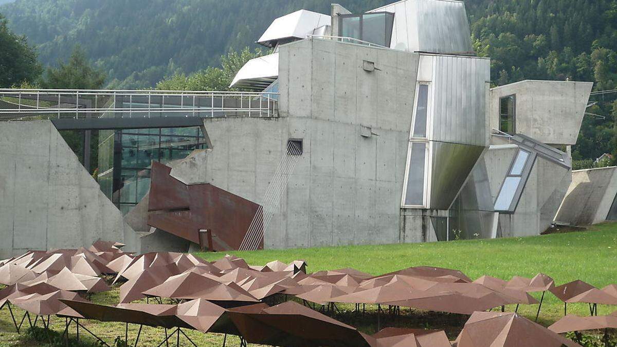 Die Kärntner Textilkünstlerin Stefanie Klaura hat eine Woche lang im Steinhaus gearbeitet und einen Stoffdruck entwickelt