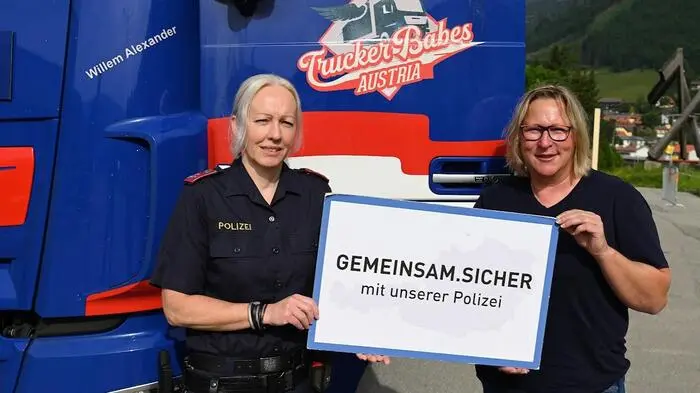 Gruppeninspektor Romana REVOUL (Kriminalprävention BPK Murau) mit Trucker Babe Helga