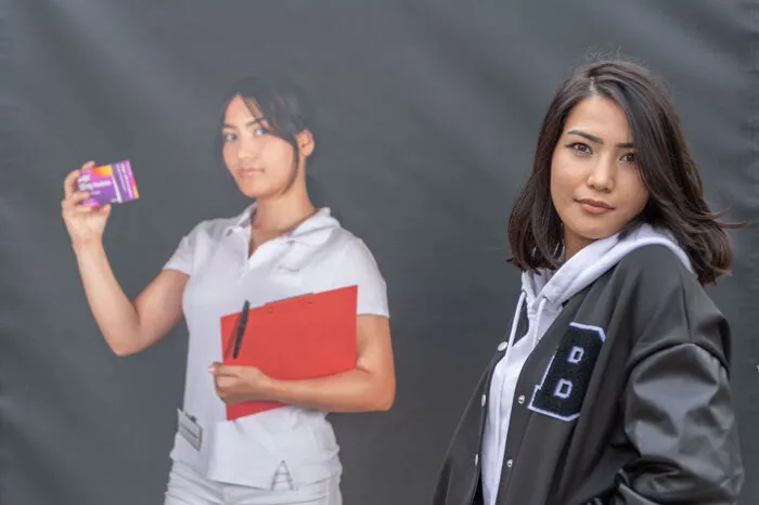 Homayra: "Ich besuche das letzte Jahr der Caritas-Fachschule für Sozialberufe und arbeite schon als Heimhelferin. Ich habe also schon etwas geschafft, in den wenigen Jahren, seit ich Ende 2015 mit 14 Jahren in Österreich angekommen bin. Aber ich möchte nicht stehenbleiben, ich möchte mich immer weiterentwickeln. Mein Ziel ist es daher, die Ausbildung zur diplomierten Krankenschwester zu schaffen."