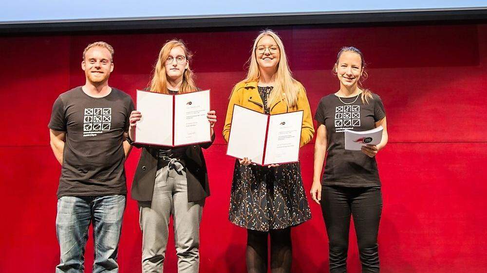 Selina Friesenbichler (3. von links) mit den weiteren Preisträgern und der Moderatorin bei der Siegerehrung in Graz