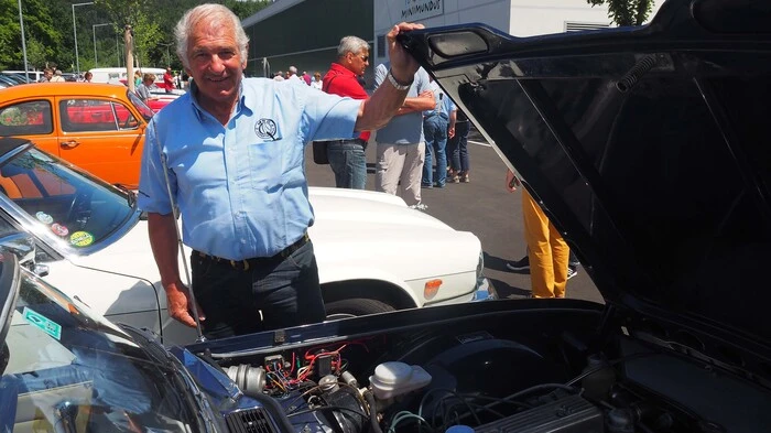 Vor dem Wochenende rollten rund 80 Besitzer von Oldtimern auf Einladung des Kärntner Motor Veteranen Club an. Heute sind sie wieder heimgefahren. Gemütlich natürlich. Freitag und Samstag spulten die Fahrer aus ganz Österreich, Deutschland, der Schweiz, Liechtenstein, Slowenien und Tschechien im Rahmen der 18. Rose vom Wörthersee viele Kilometer in halb Kärnten ab. Am Monte Carlo Platz in Pörtschach wurden die Autos ebenso ausgestellt wie vor Minimundus.