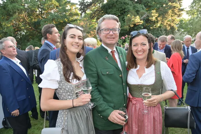 Drexler mit Tochter Tochter Stephanie (l.) und Iris Müller-Guttenbrunn (r.).