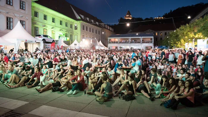 Das Public Viewing der Kleinen Zeitung am Grazer Karmeliterplatz war mit Abstand die beliebteste Fan-Arena der Steiermark ...