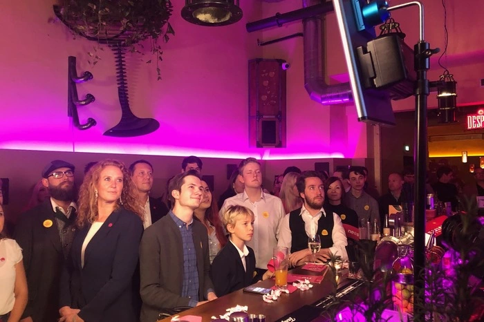 Spannung vor der ersten Hochrechnung