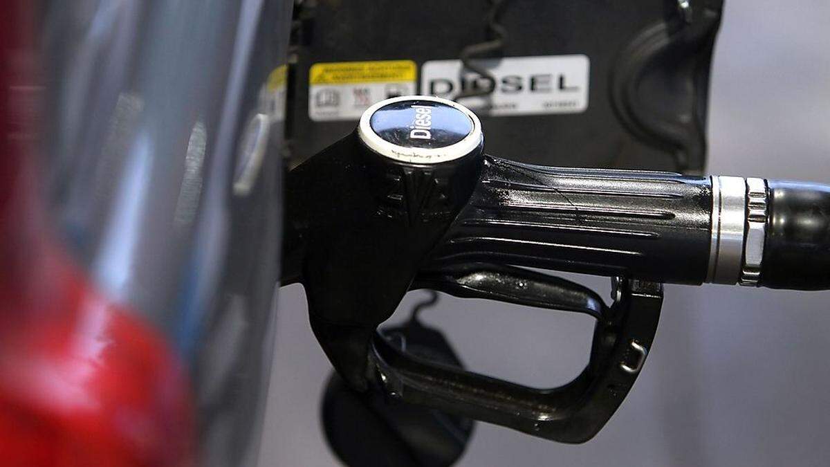 Eurosuper ist innerhalb einer Woche um 25 Cent billiger geworden, Diesel um 20 Cent.