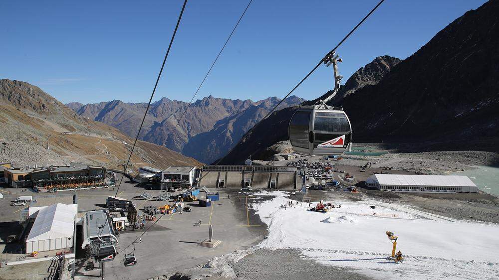 Auf dem Rettenbachferner wird traditionell der Ski-Weltcup eröffnet