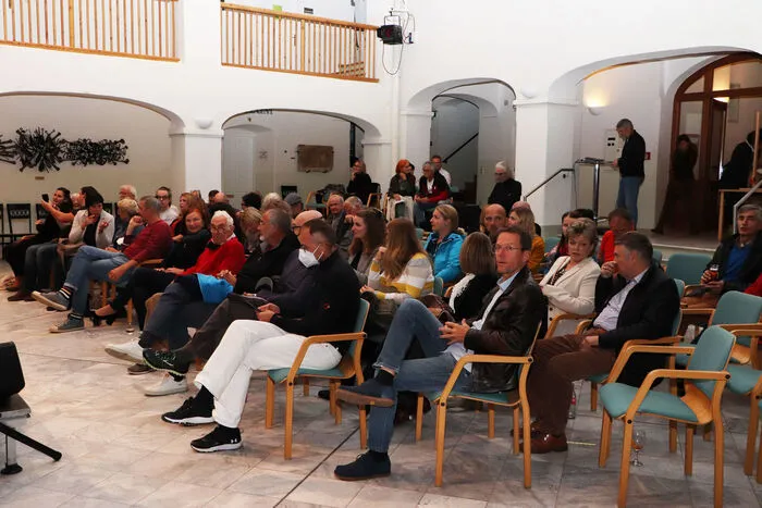 Bitte klicken Sie sich durch die Bilder!